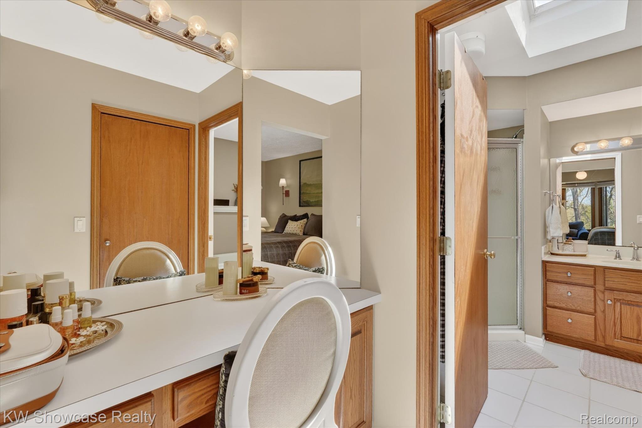 6626 Ridgeview Drive Clarkston, MI 48346 - Photo 18 of 35 This primary bathroom has a makeup area.