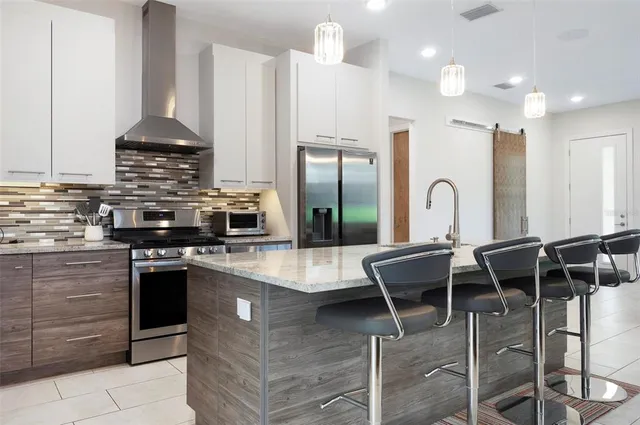 $859,000 | 2637 Bayside Drive South, St. Petersburg, FL 33705