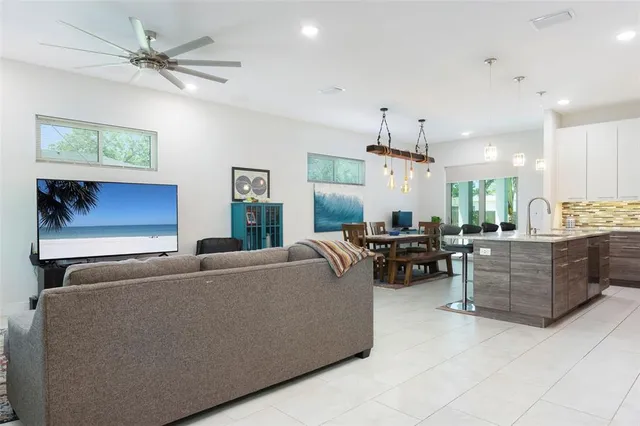 $859,000 | 2637 Bayside Drive South, St. Petersburg, FL 33705