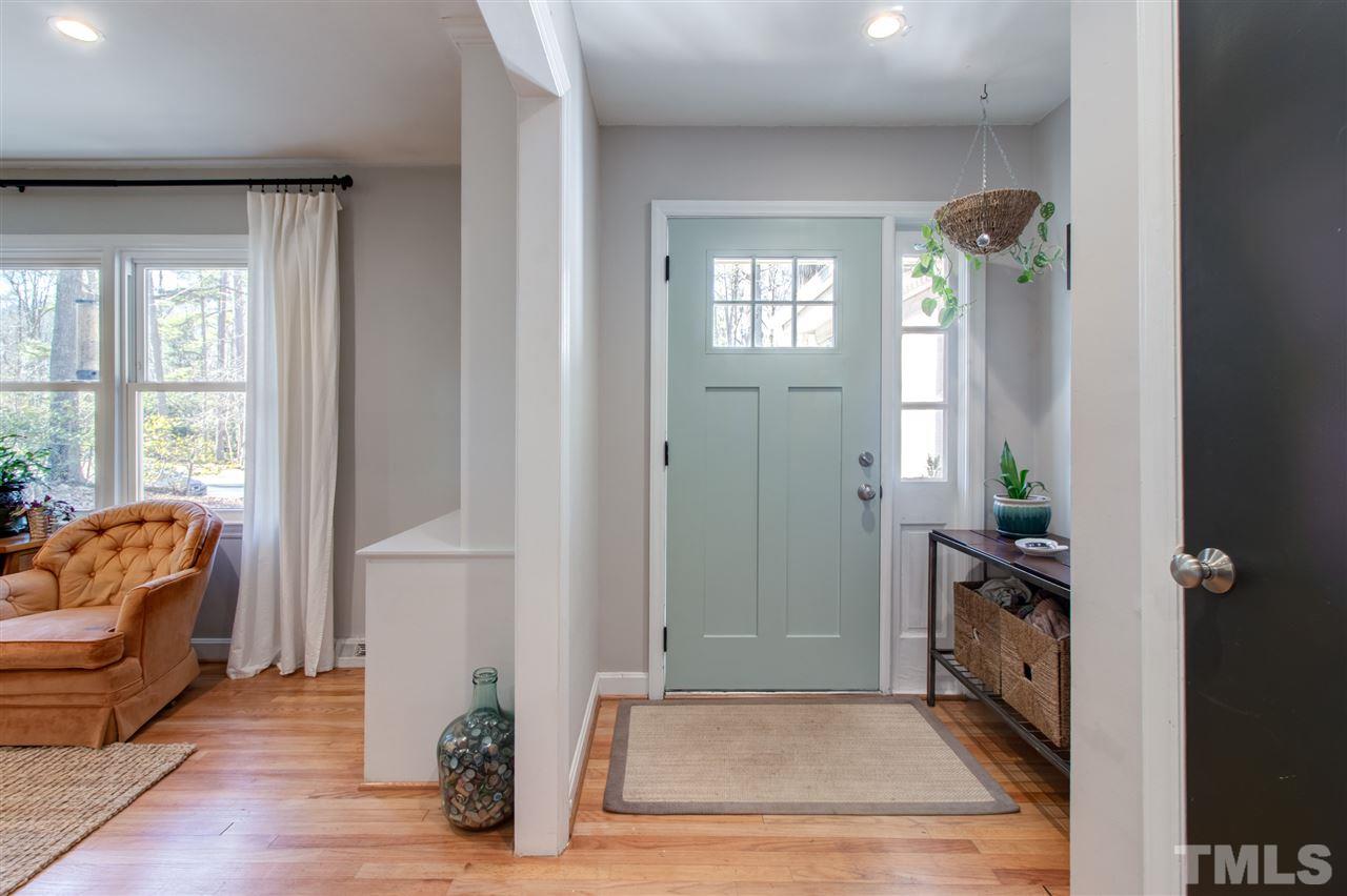 204 Lexington Road Chapel Hill, NC 27516 - Photo 3 of 28 Gallery Image 3