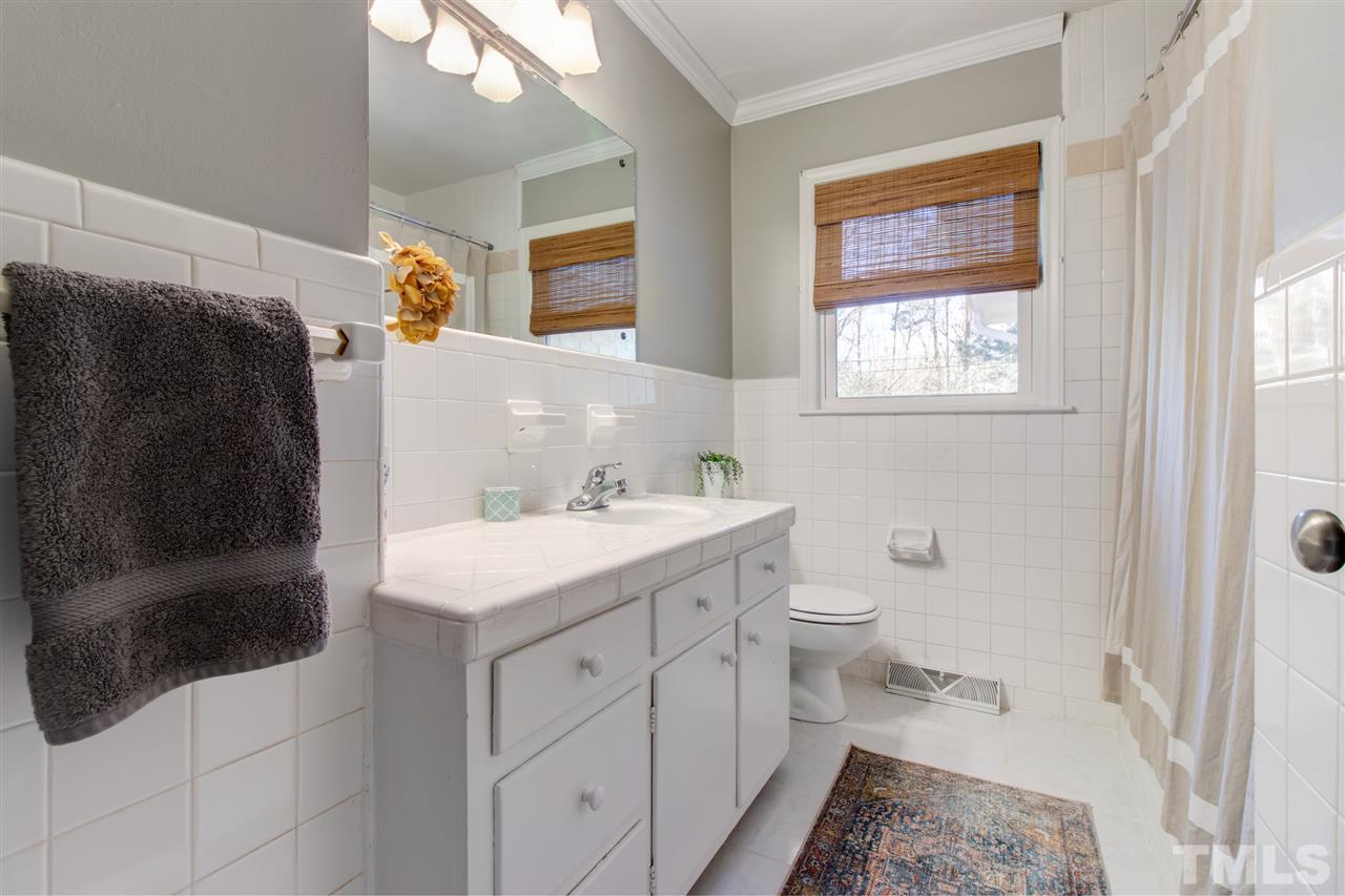 204 Lexington Road Chapel Hill, NC 27516 - Photo 22 of 28 Gallery Image 22