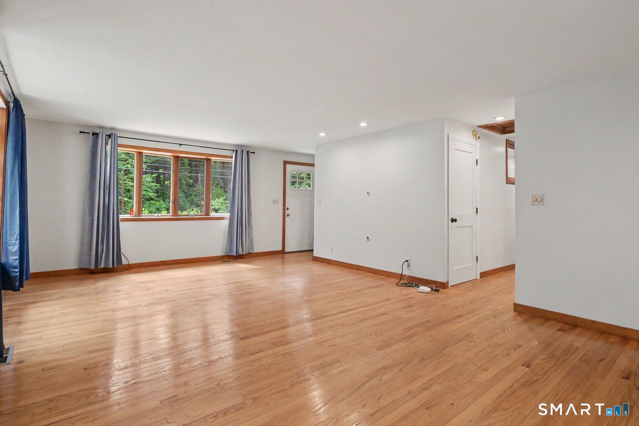 52 Stanley Road Monroe, CT 06468 - Photo 7 of 38