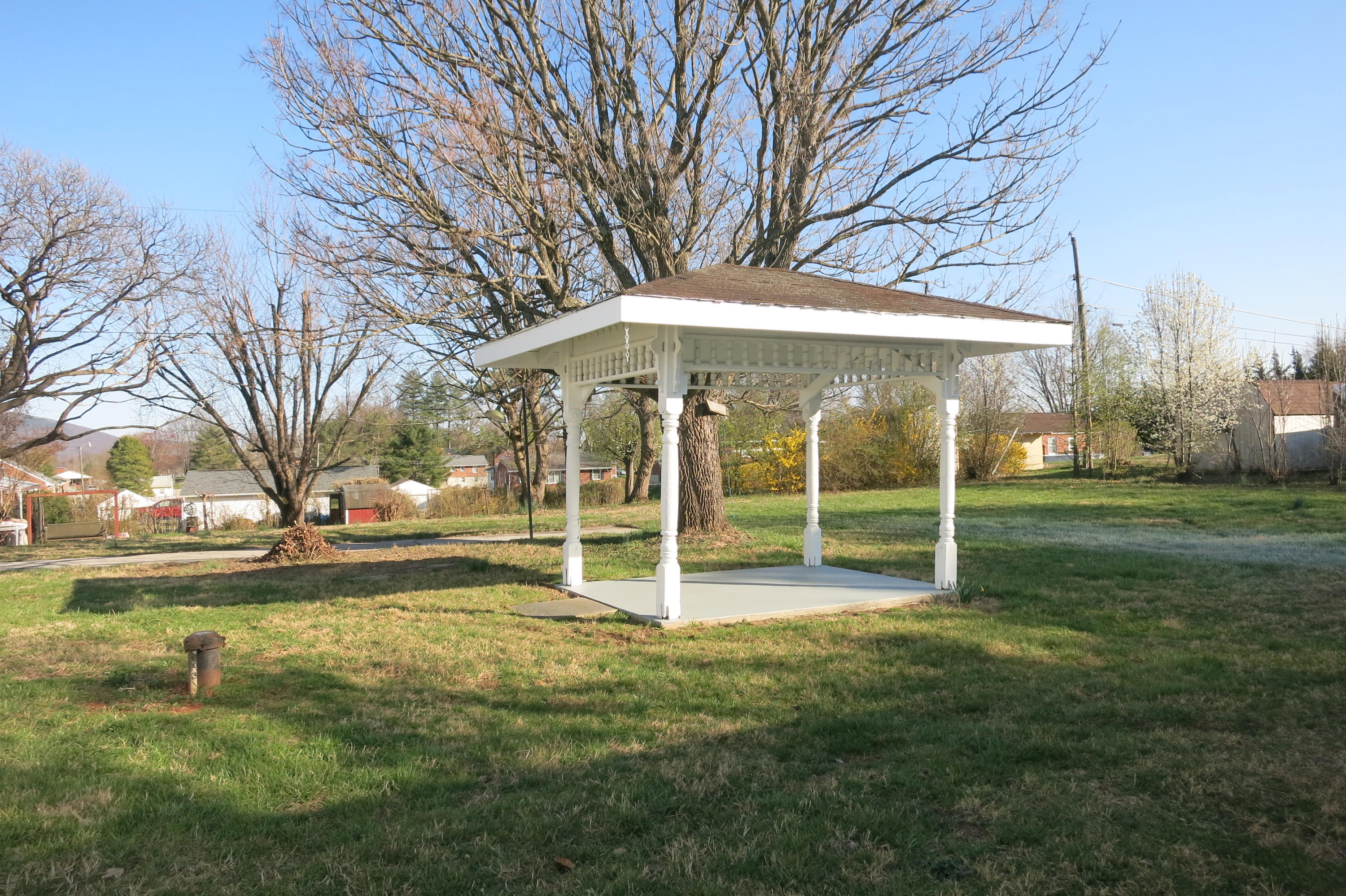 7808 Barrens Road Roanoke, VA 24019 - Photo 8 of 26 Gazebo/Back Yard