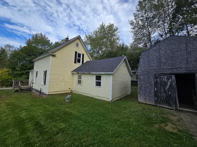 $99,500 | 111 Prospect Street, Dexter, ME 04930