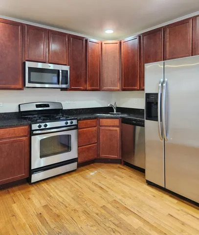 $1,645 | 2856 West Rosemont Avenue, Unit 2, Chicago, IL 60659