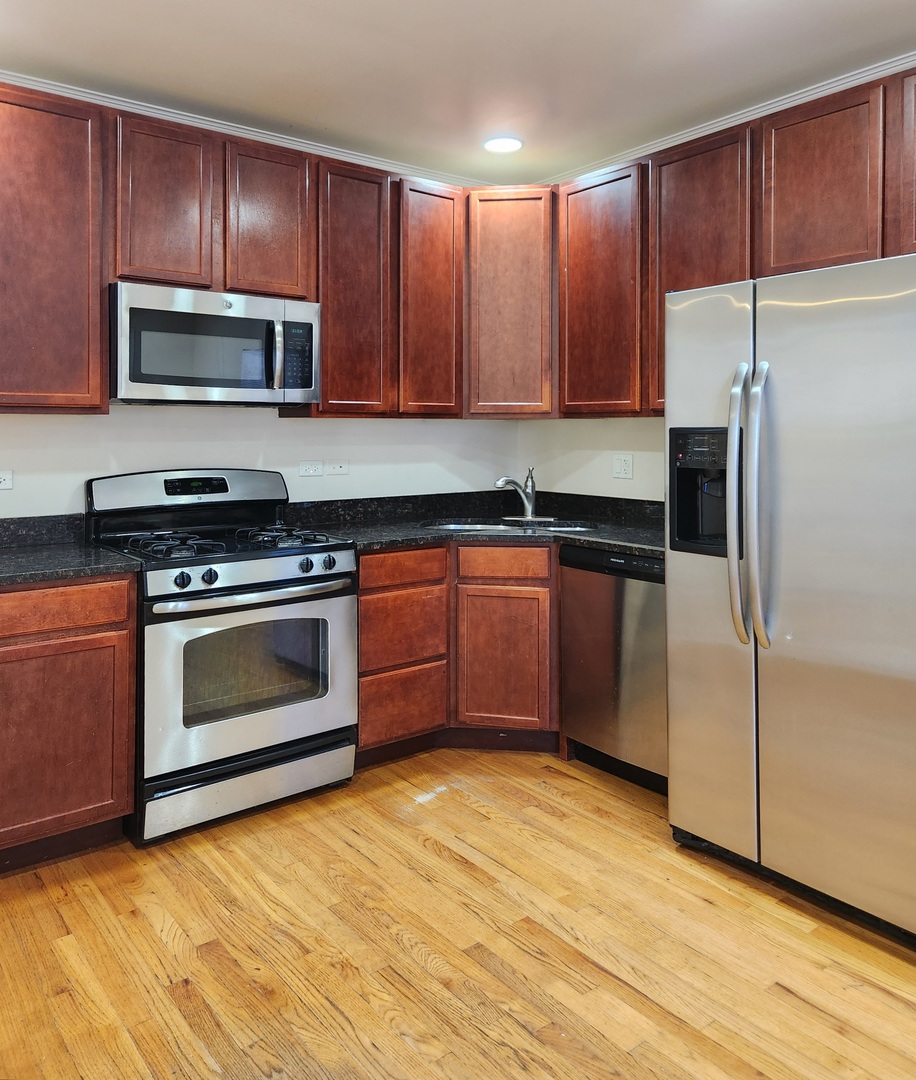 2856 West Rosemont Avenue, Unit 2 Chicago, IL 60659 - Photo 2 of 11