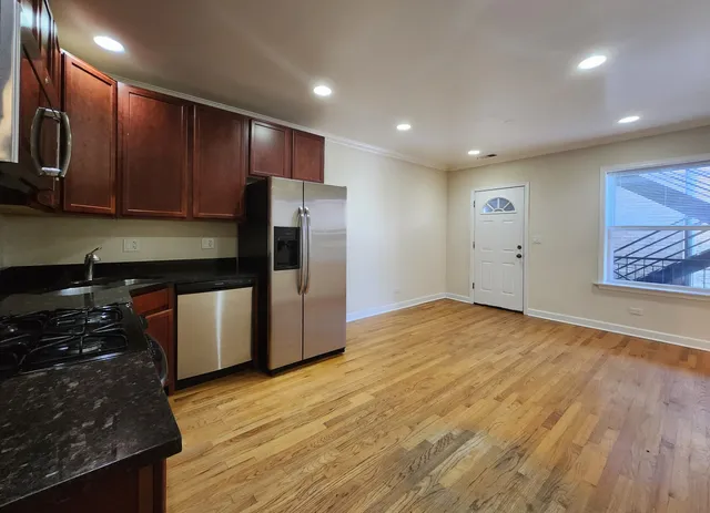 $1,645 | 2856 West Rosemont Avenue, Unit 2, Chicago, IL 60659