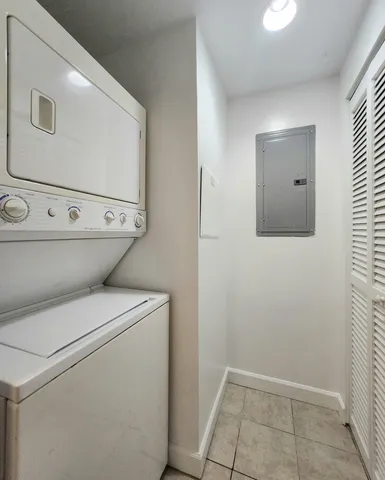 $1,645 | 2856 West Rosemont Avenue, Unit 2, Chicago, IL 60659