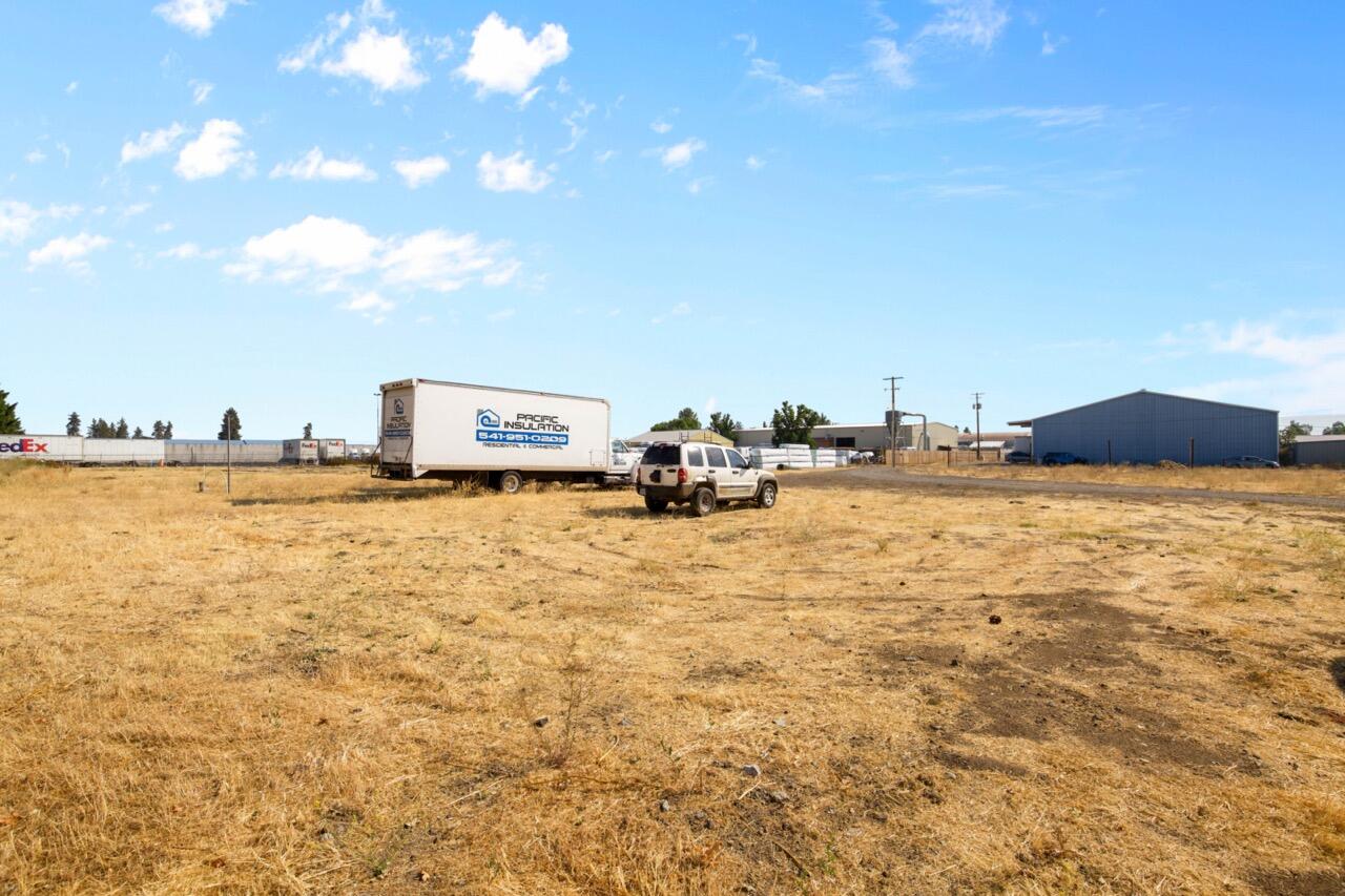 4595 Table Rock Road Central Point, OR 97502 - Photo 5 of 6 CU9A7009 Large