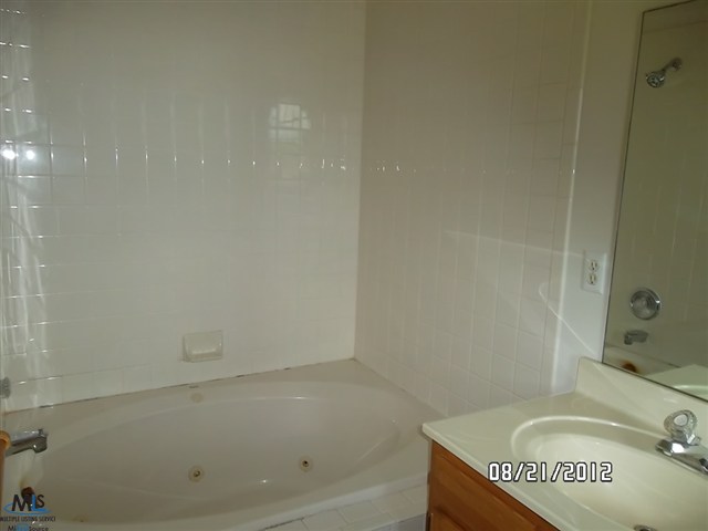 4078 Harris Road Fort Gratiot, MI 48059 - Photo 9 of 17 31116280-8.JPG