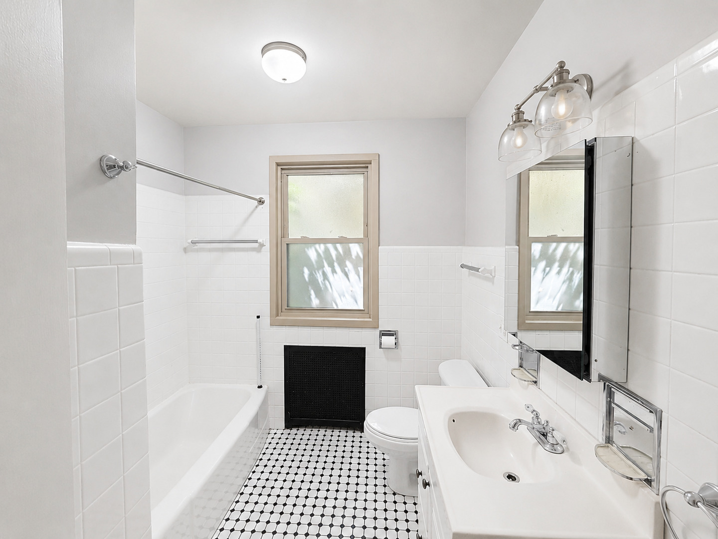 4149 North Sheridan Road, Unit 1 Chicago, IL 60613 - Photo 5 of 11