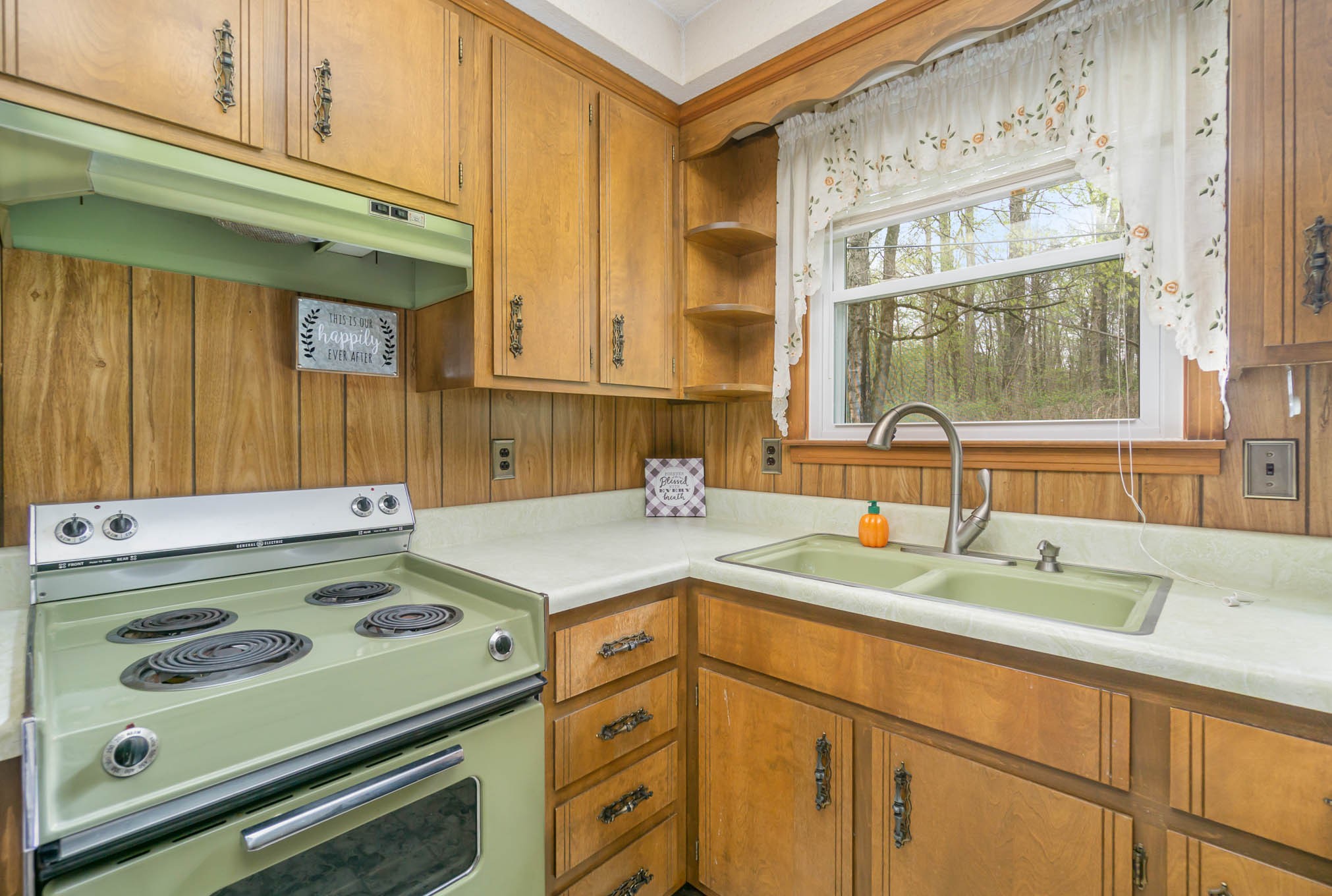 674 Dean Road Clarksville, TN 37040 - Photo 8 of 30 a kitchen with a sink stove and cabinets
