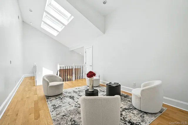 $2,390,000 | 6 Eaton Lane, Scarsdale, NY 10583