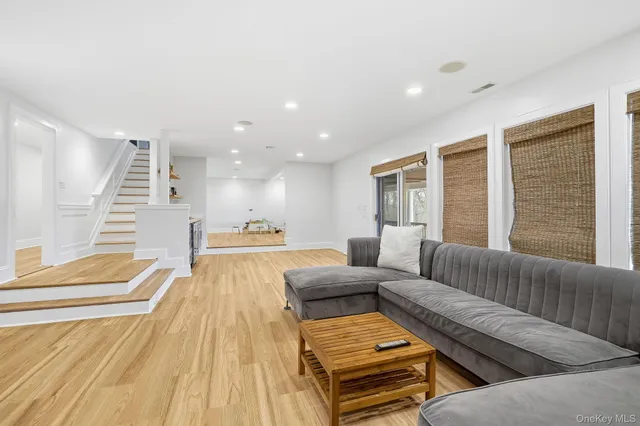 $2,390,000 | 6 Eaton Lane, Scarsdale, NY 10583