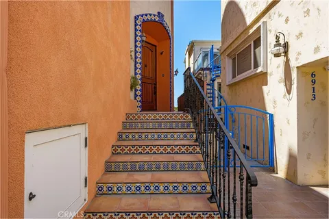 a view of a livingroom with furniture and windows