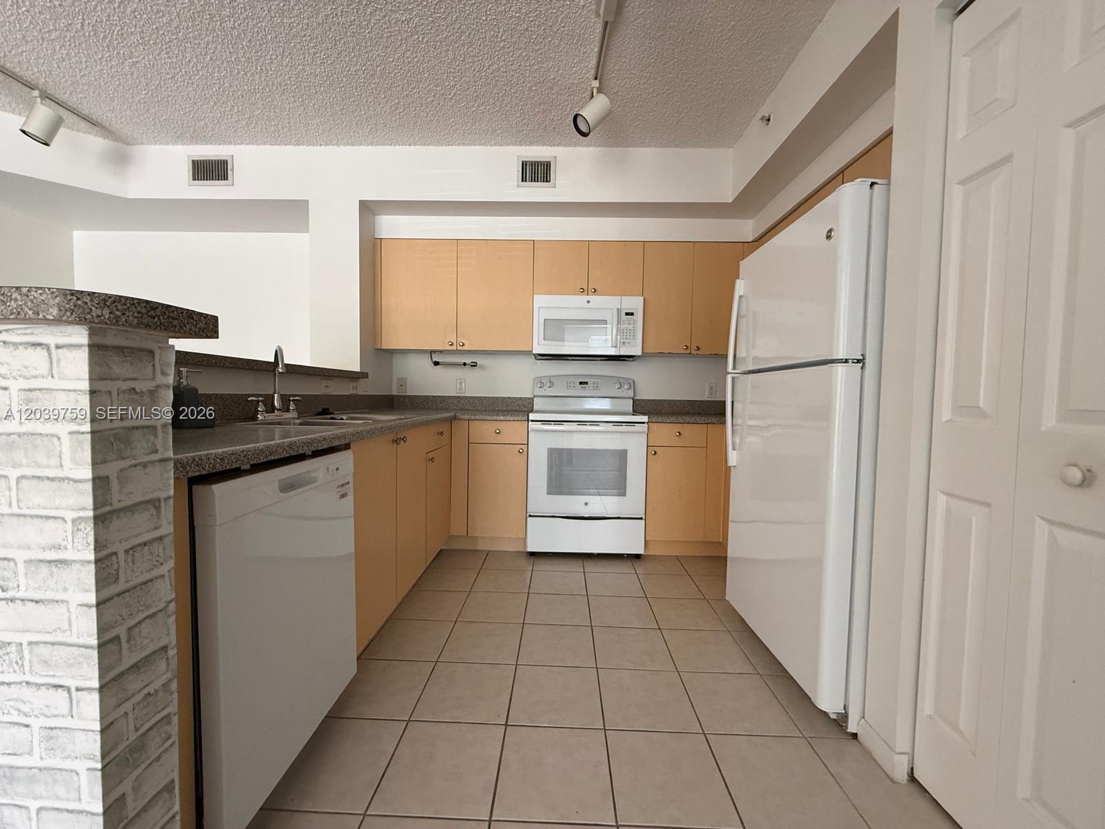 8050 North Nob Hill Road, Unit 105 Tamarac, FL 33321 - Photo 3 of 11