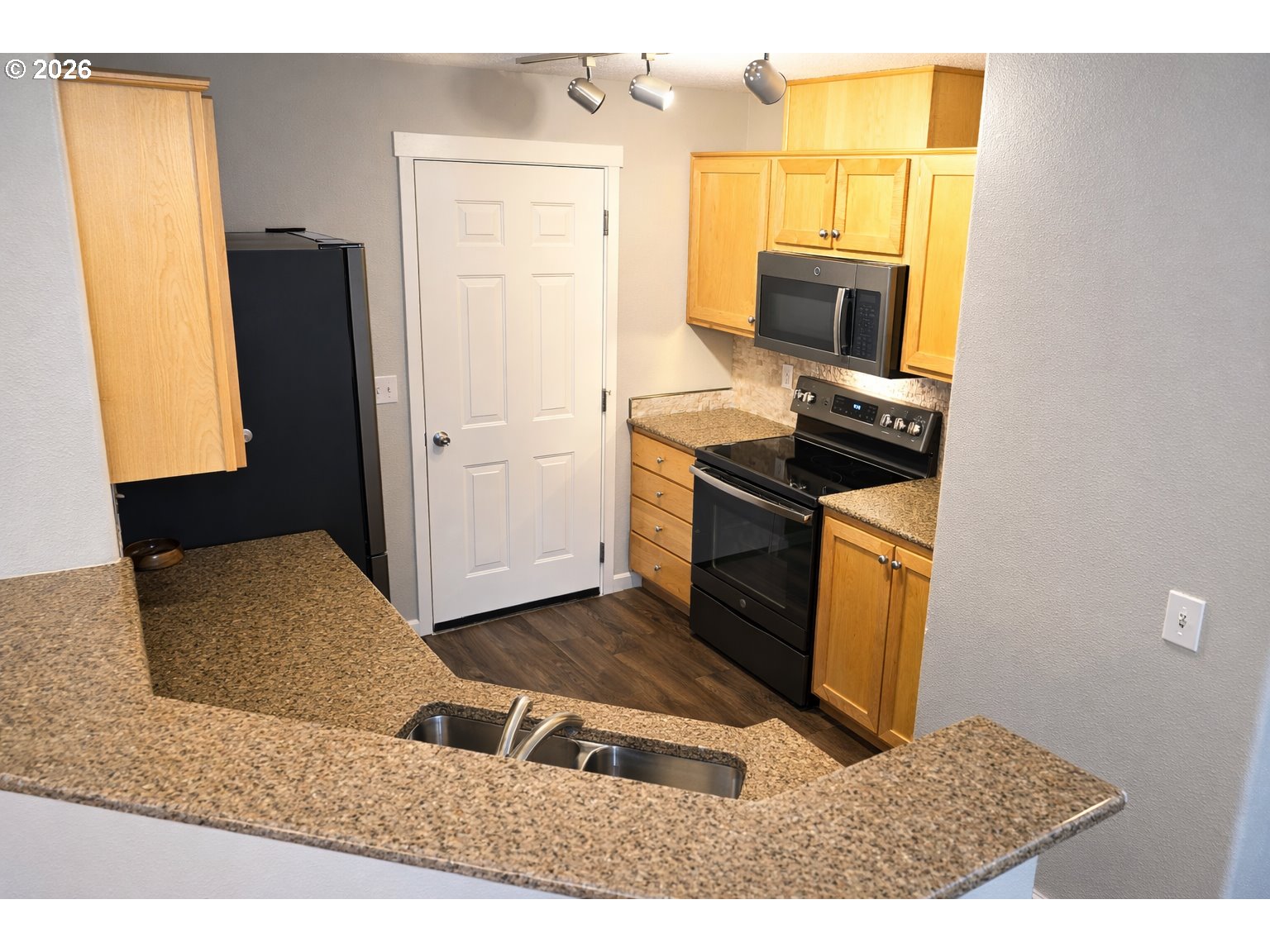 14735 Southwest Beard Road, Unit 102 Beaverton, OR 97007 - Photo 5 of 28