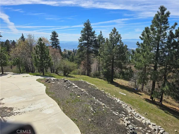 $1,299,500 | 30461 Live Oak Drive, Running Springs, CA 92382