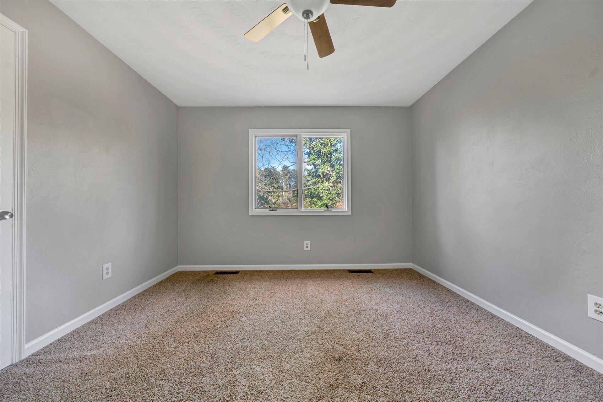 2708 Grandin Road Southwest Roanoke, VA 24015 - Photo 14 of 30 15-DSC00055