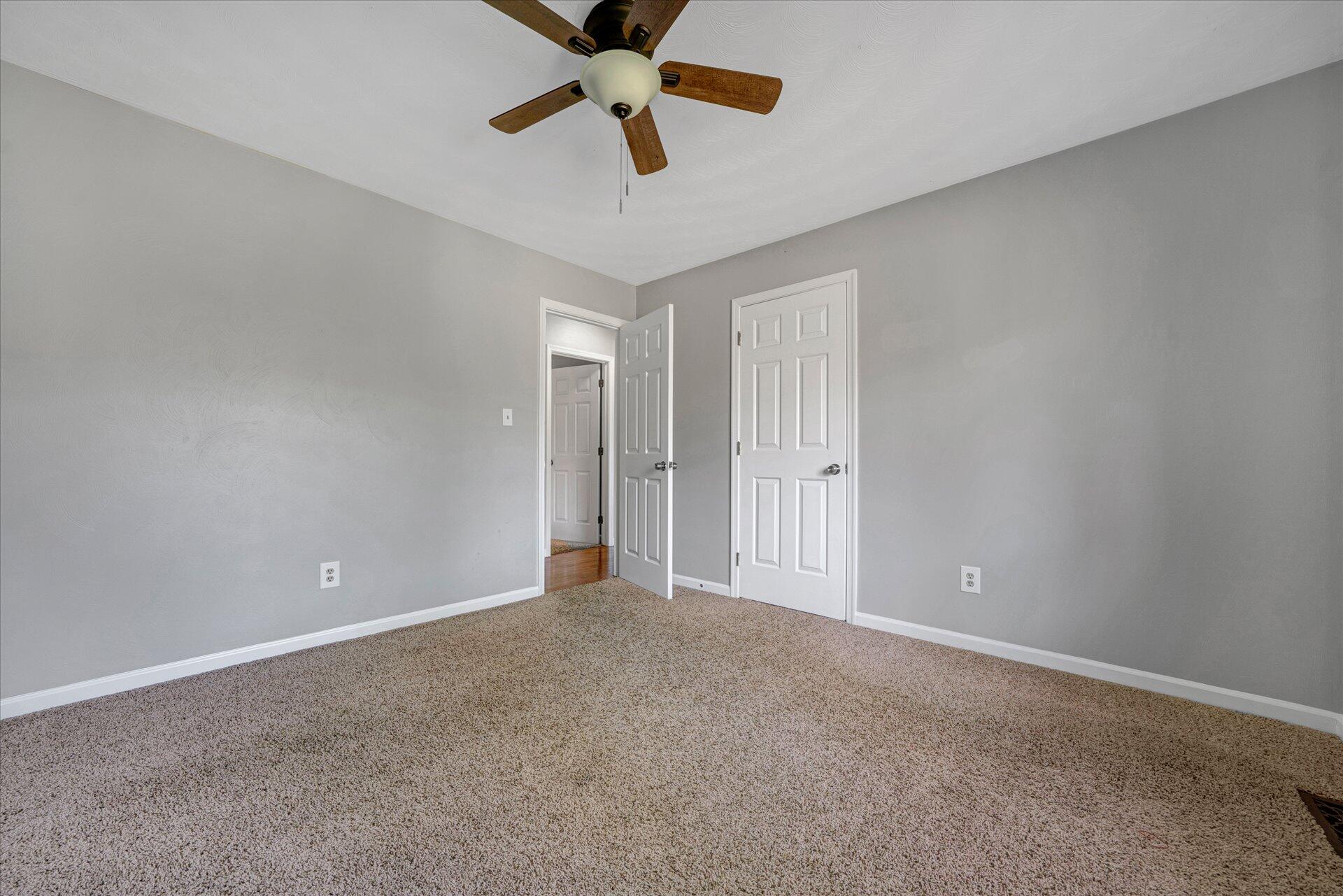 2708 Grandin Road Southwest Roanoke, VA 24015 - Photo 15 of 30 16-DSC00058
