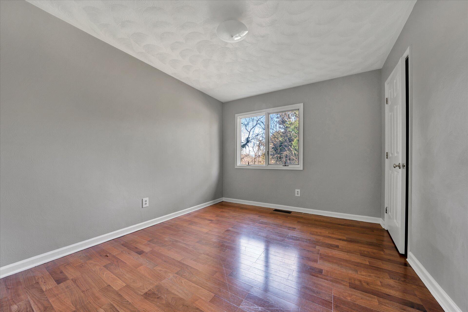 2708 Grandin Road Southwest Roanoke, VA 24015 - Photo 16 of 30 17-DSC00061