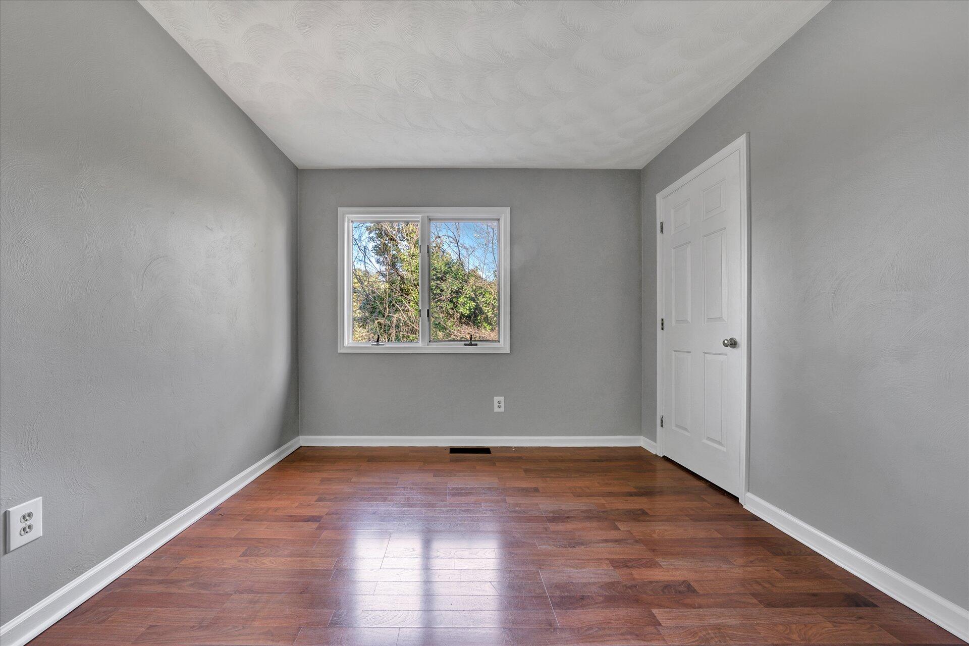2708 Grandin Road Southwest Roanoke, VA 24015 - Photo 17 of 30 18-DSC00064