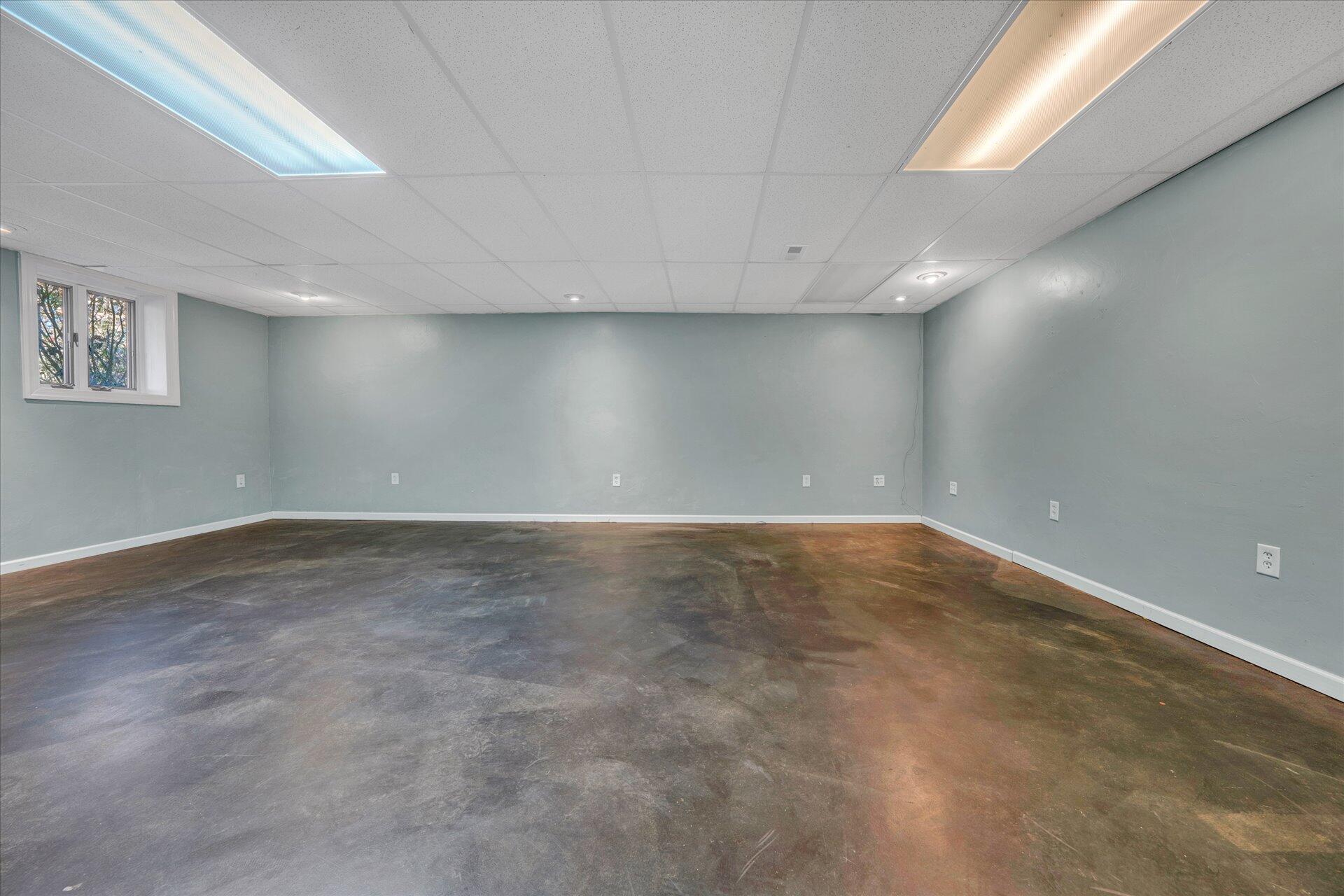2708 Grandin Road Southwest Roanoke, VA 24015 - Photo 22 of 30 21-DSC00067