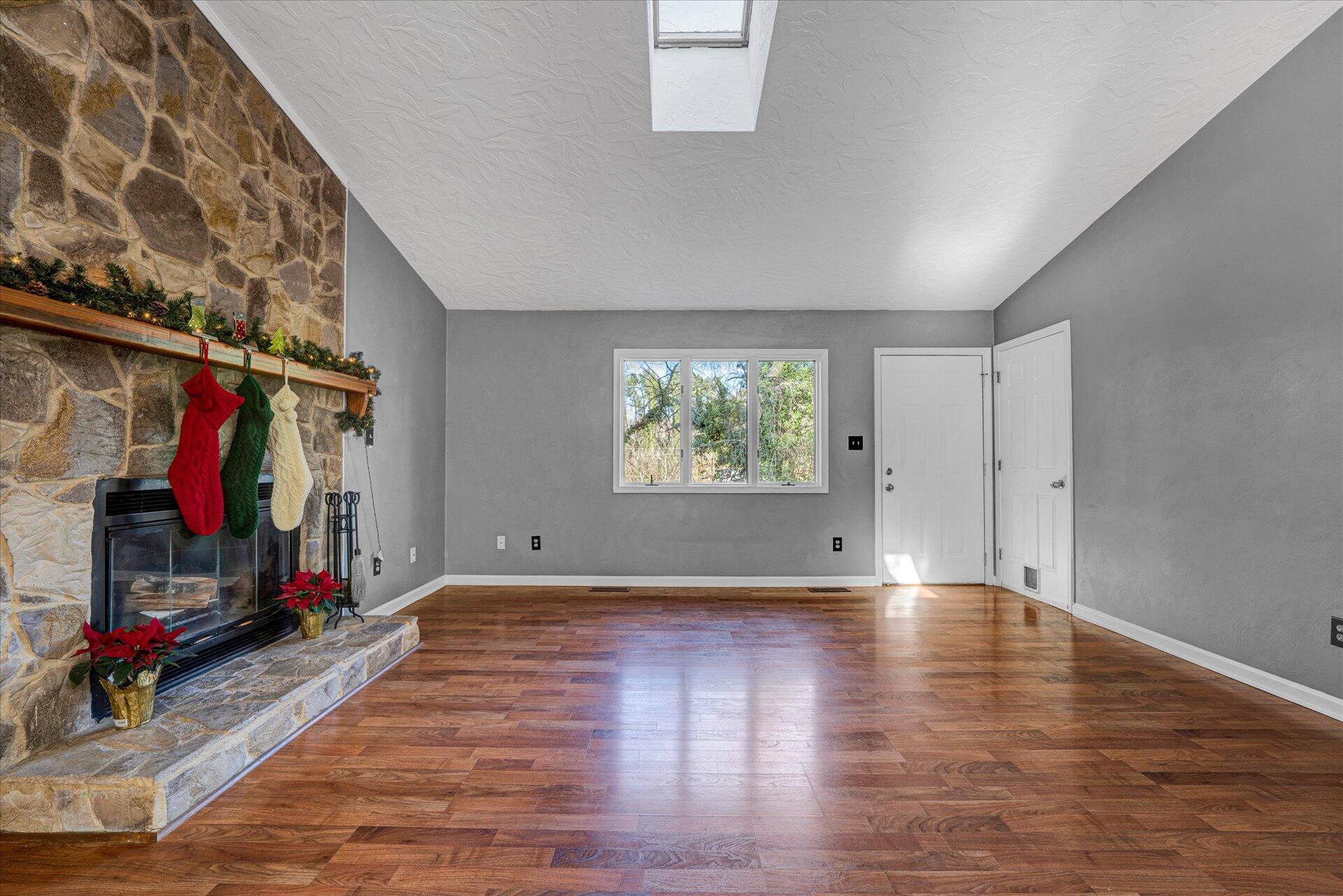 2708 Grandin Road Southwest Roanoke, VA 24015 - Photo 6 of 30 06-DSC00013