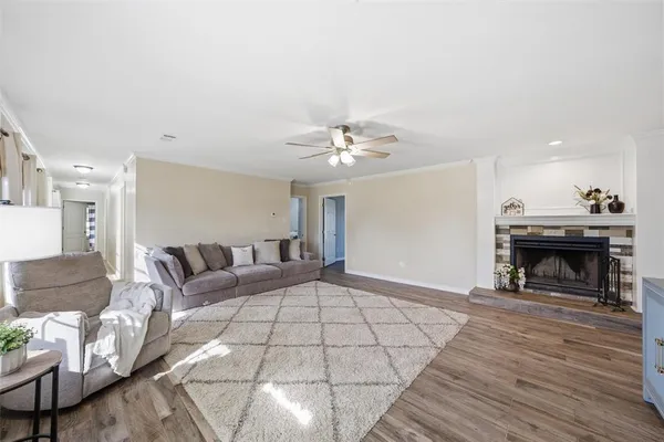 $329,000 | 1211 Overlook Court, Whitney, TX 76692