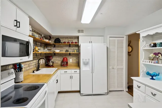 $248,900 | 5271 Whitstable Way, Unit 2504, Orlando, FL 32812