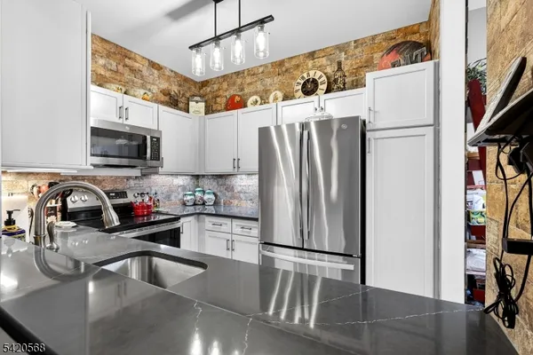 $479,900 | 48 Academy Court, Bedminster, NJ 07921