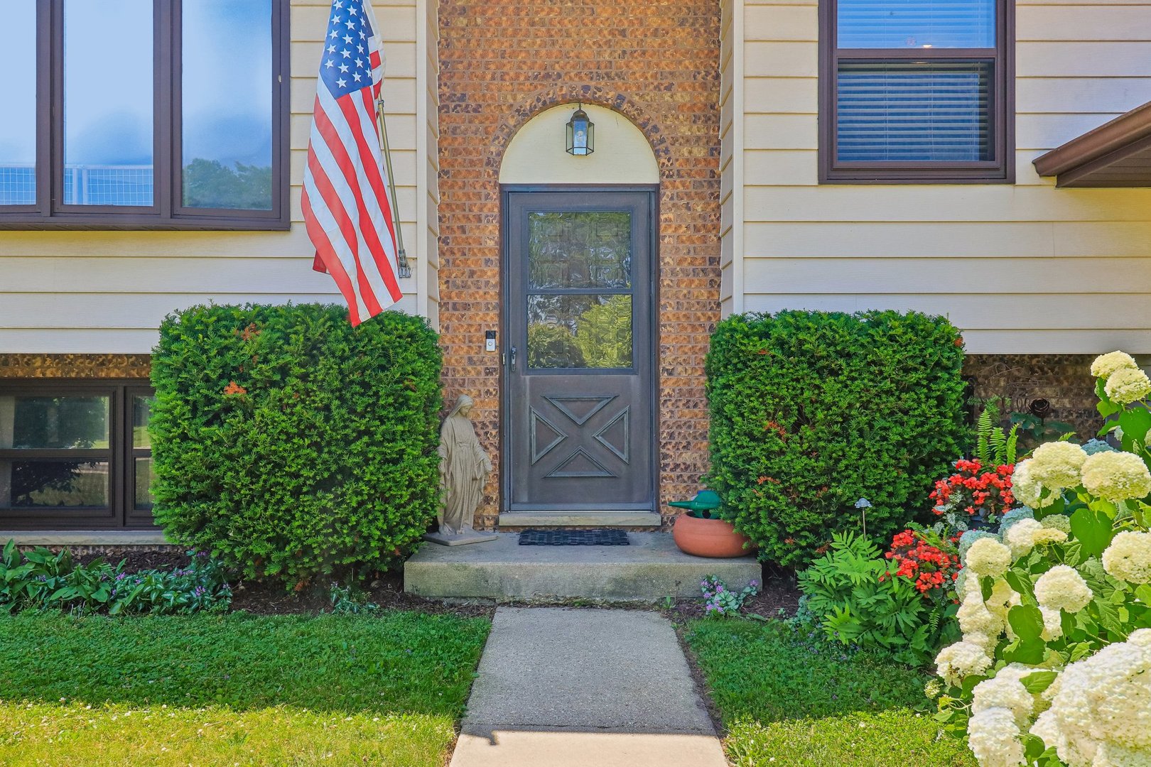 2359 High Point Drive Lindenhurst, IL 60046 - Photo 2 of 45