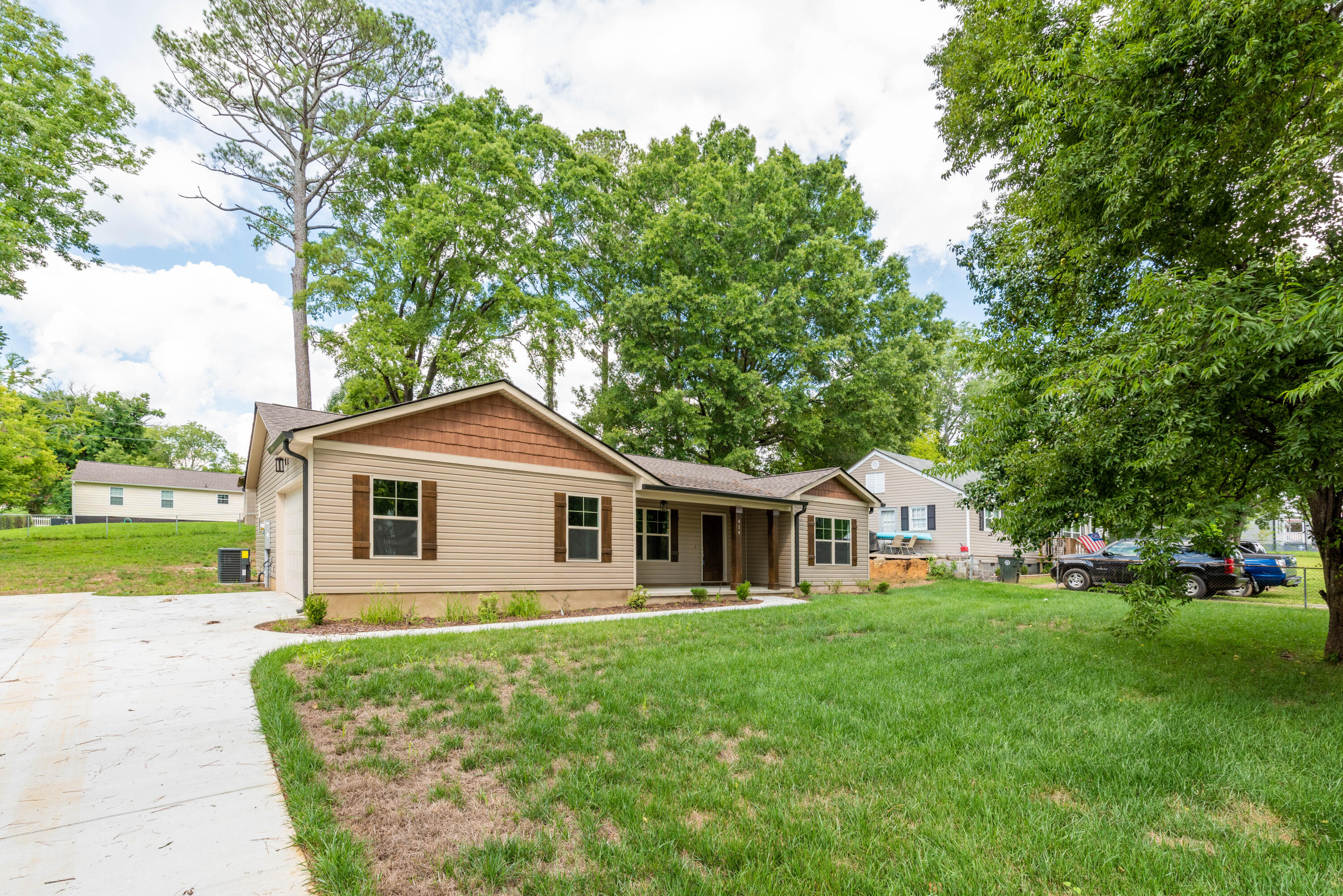 414 Forrest Road Fort Oglethorpe, GA 30742 - Photo 3 of 36 DSC_5787