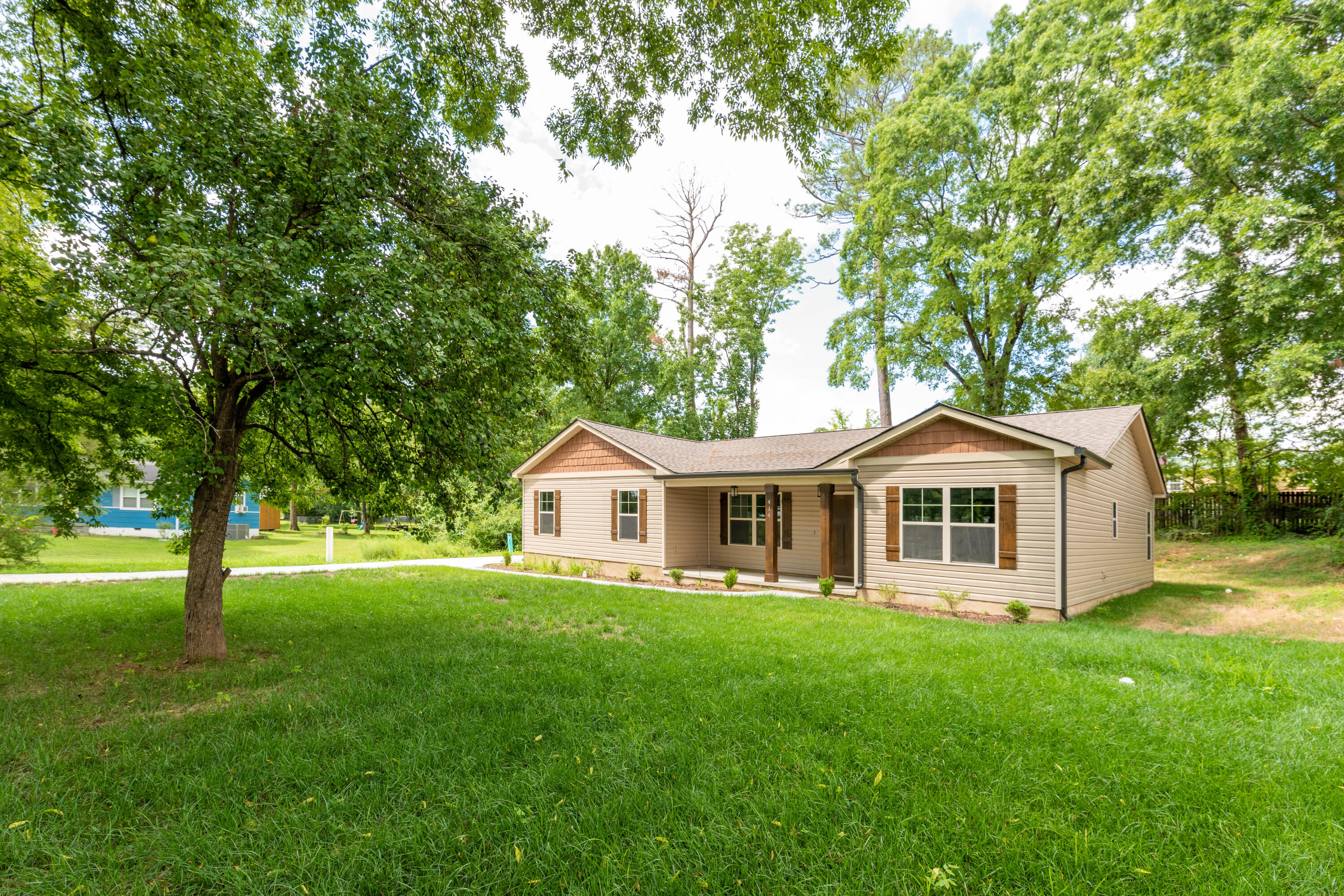 414 Forrest Road Fort Oglethorpe, GA 30742 - Photo 4 of 36 DSC_5789