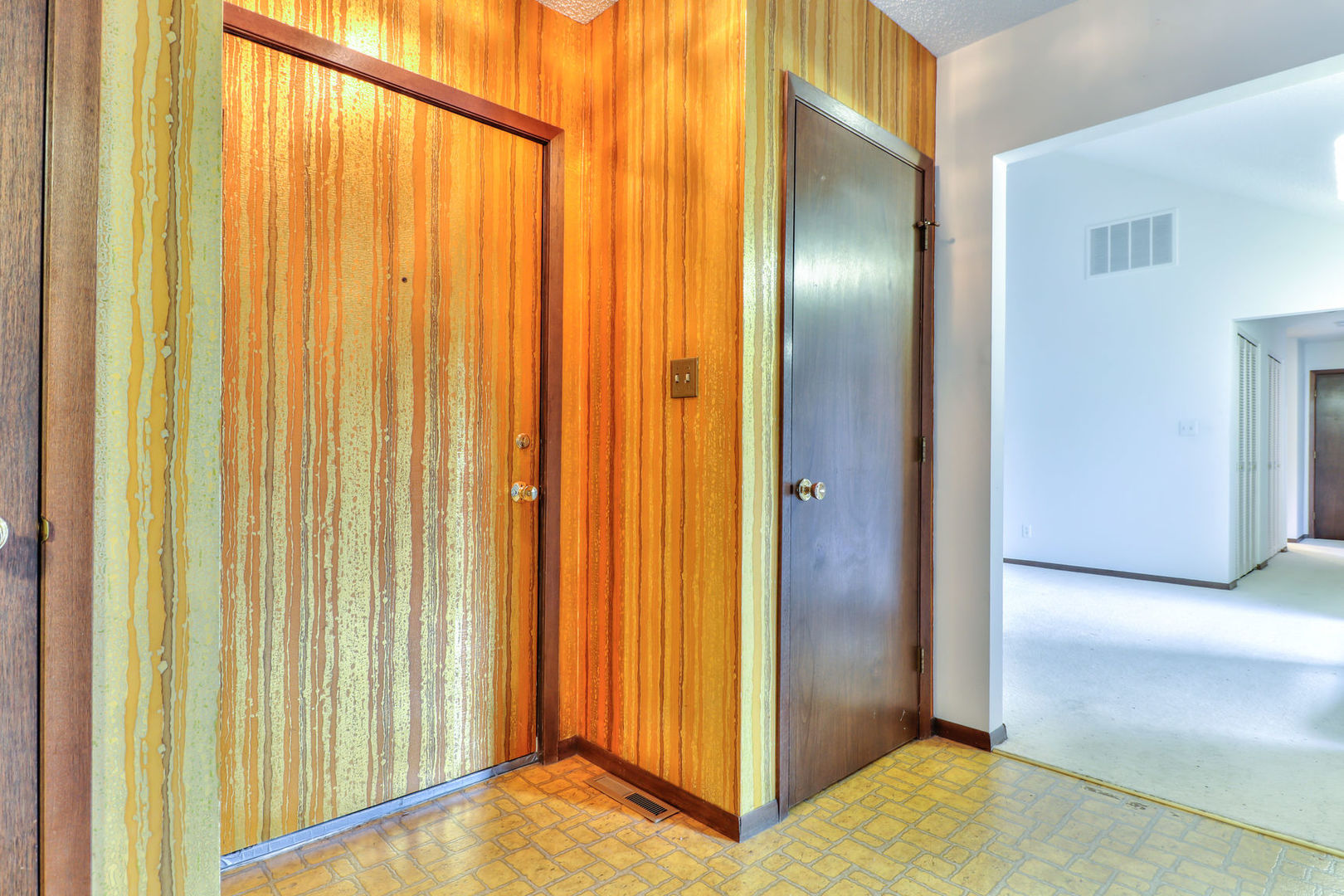 814 Phoenix Drive Champaign, IL 61820 - Photo 3 of 29