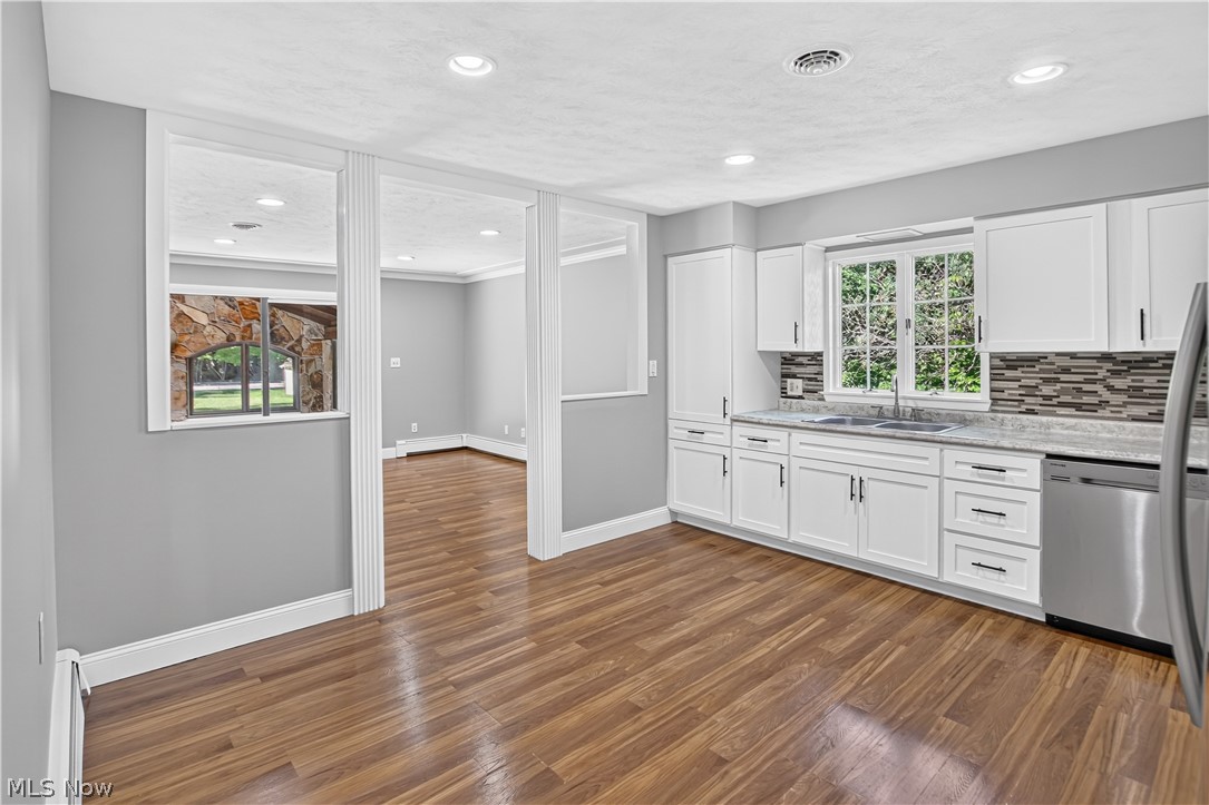 20495 Lunn Road Strongsville, OH 44149 - Photo 5 of 38