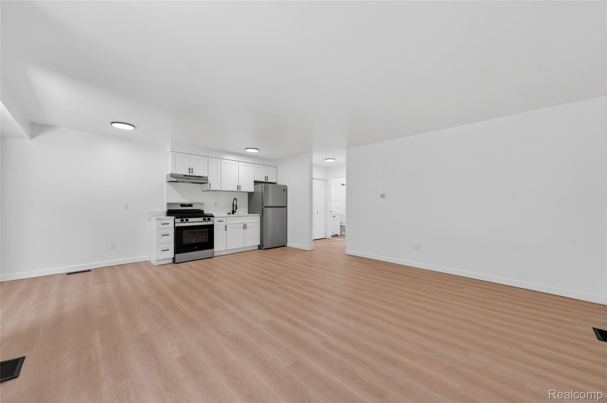 48770 Shelby Road, Unit 14 Utica, MI 48317 - Photo 4 of 18 08-48770-Shelby-Rd-Unit-8-WindowStill.jpg