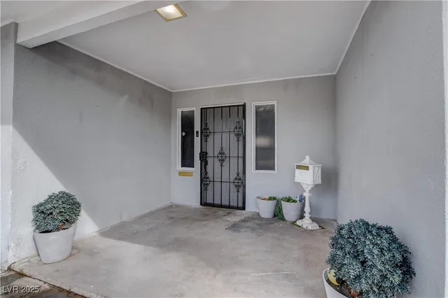 $2,500 | 443 National Street, Henderson, NV 89015