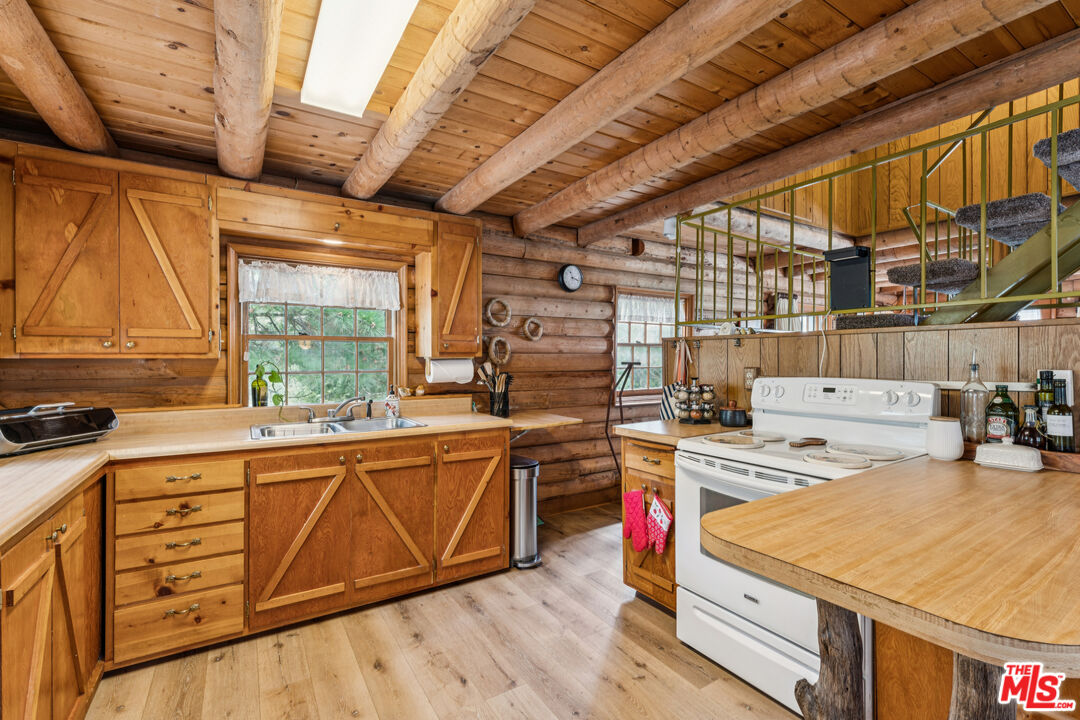 4 Winding Way Running Springs, CA 92382 - Photo 6 of 49