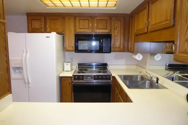$119,000 | 10330 West Thunderbird Boulevard, Unit A127, Sun City, AZ 85351