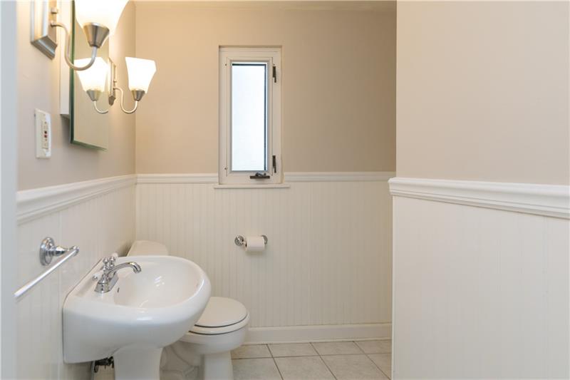 1005 Connor Road Pittsburgh, PA 15234 - Photo 15 of 20 Gallery Image 15