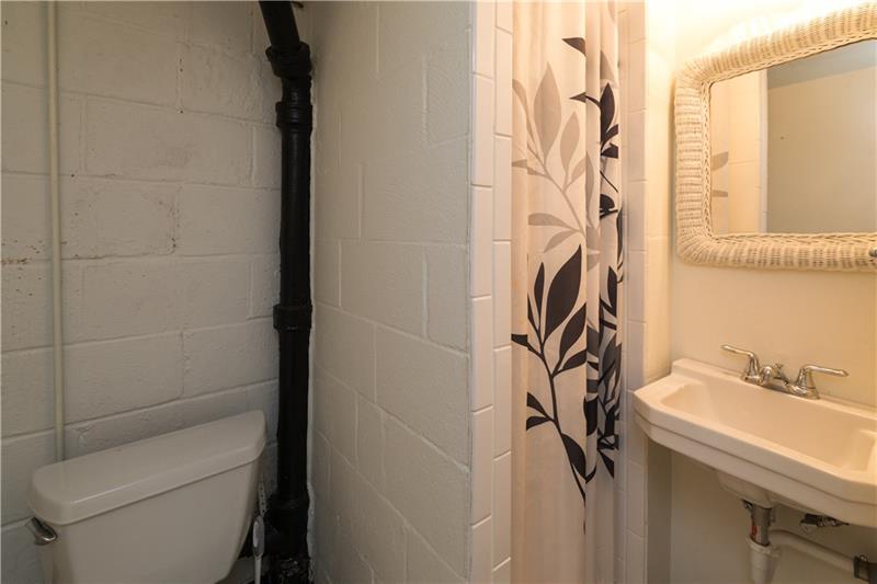1005 Connor Road Pittsburgh, PA 15234 - Photo 17 of 20 Gallery Image 17