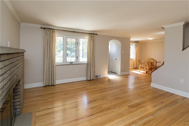 1005 Connor Road Pittsburgh, PA 15234 - Photo 3 of 20 Gallery Image 3