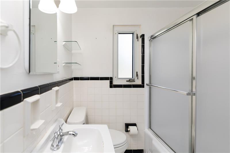 1005 Connor Road Pittsburgh, PA 15234 - Photo 6 of 20 Gallery Image 6