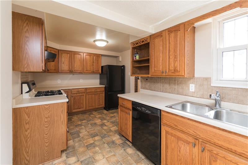 1005 Connor Road Pittsburgh, PA 15234 - Photo 7 of 20 Gallery Image 7