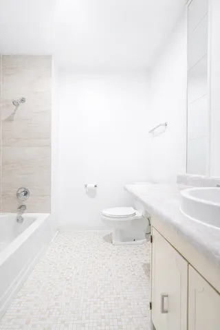 $2,000 | 2650 Brookwood Way Drive, Unit 201B, Rolling Meadows, IL 60008