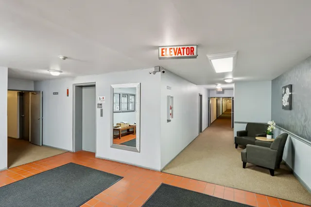 $2,000 | 2650 Brookwood Way Drive, Unit 201B, Rolling Meadows, IL 60008