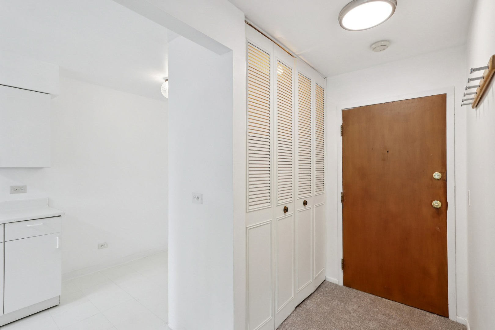 2650 Brookwood Way Drive, Unit 201B Rolling Meadows, IL 60008 - Photo 5 of 25 a view of bathroom with shower