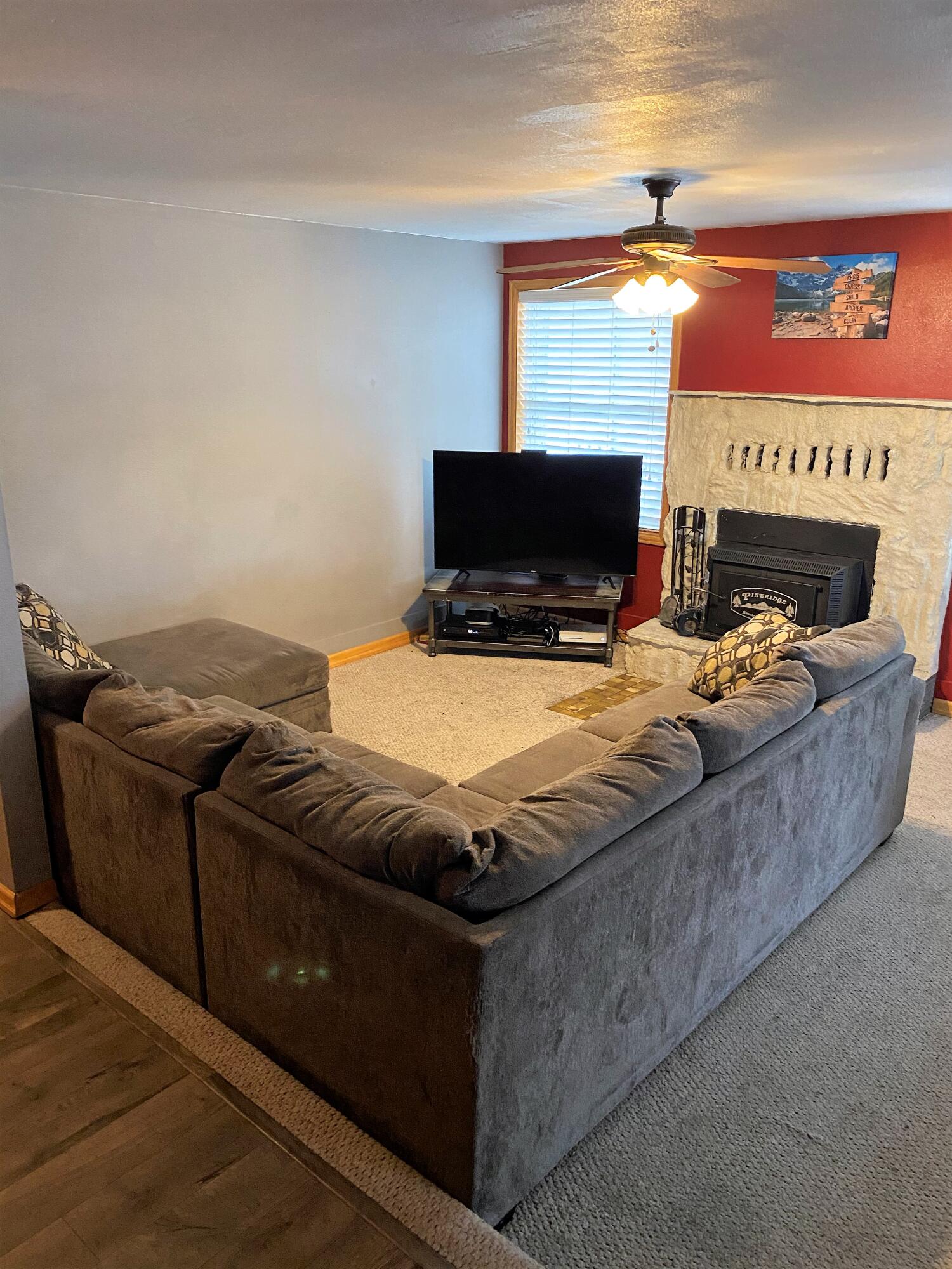 657 Southwest 1st Street Madras, OR 97741 - Photo 5 of 17 Living Room