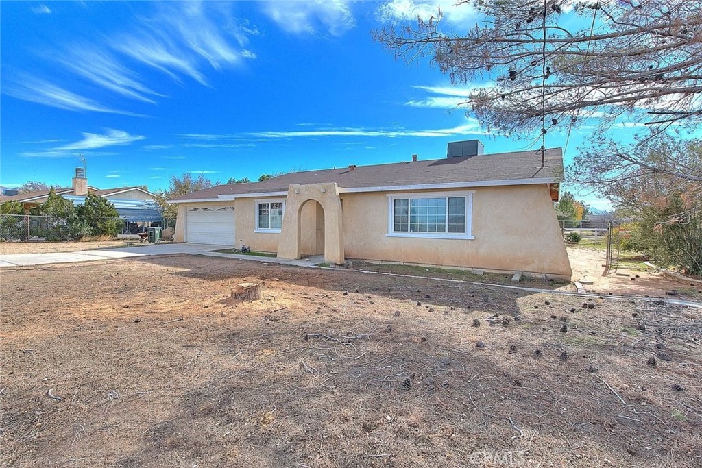 22133 Thunderbird Road Apple Valley, CA 92307 - Photo 6 of 23